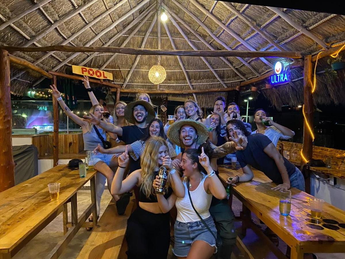 Straw & Rooftop Bar Hostel Tulum