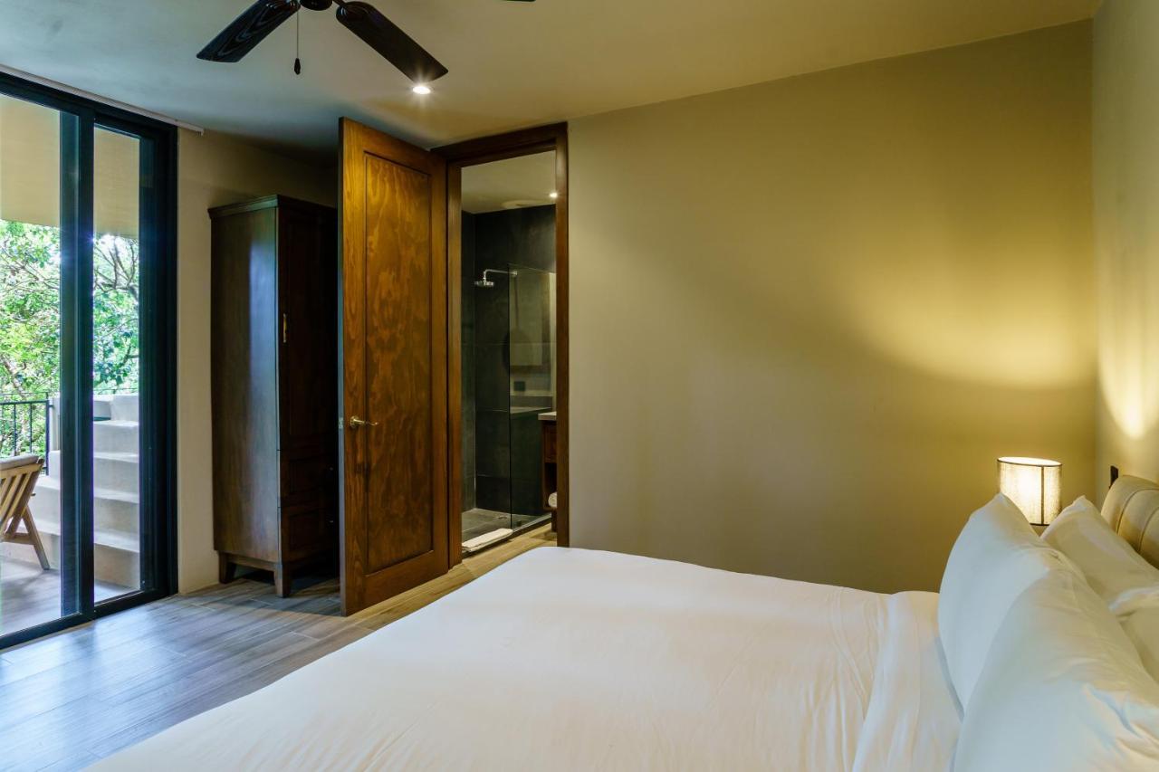 Apartment Private Plunge Pool, Art, Spa, Pool With Cabanas