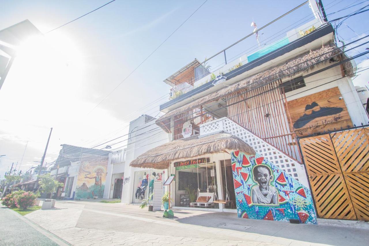 Straw & Rooftop Bar Hostel Tulum