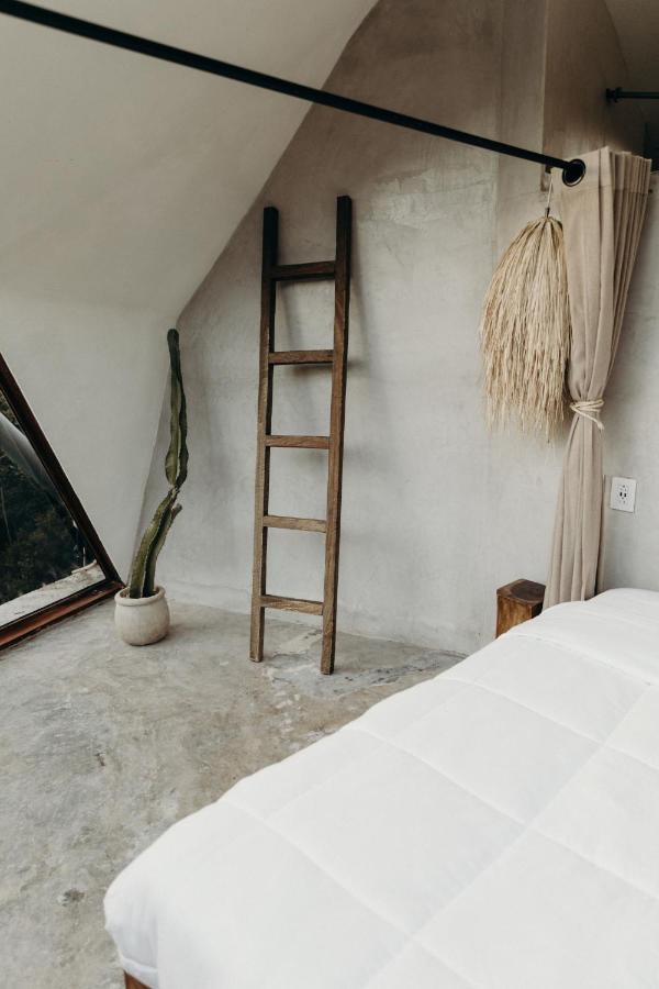 Mamasan Treehouses &