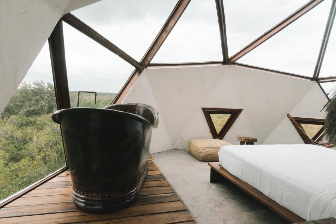 Mamasan Treehouses & 4*