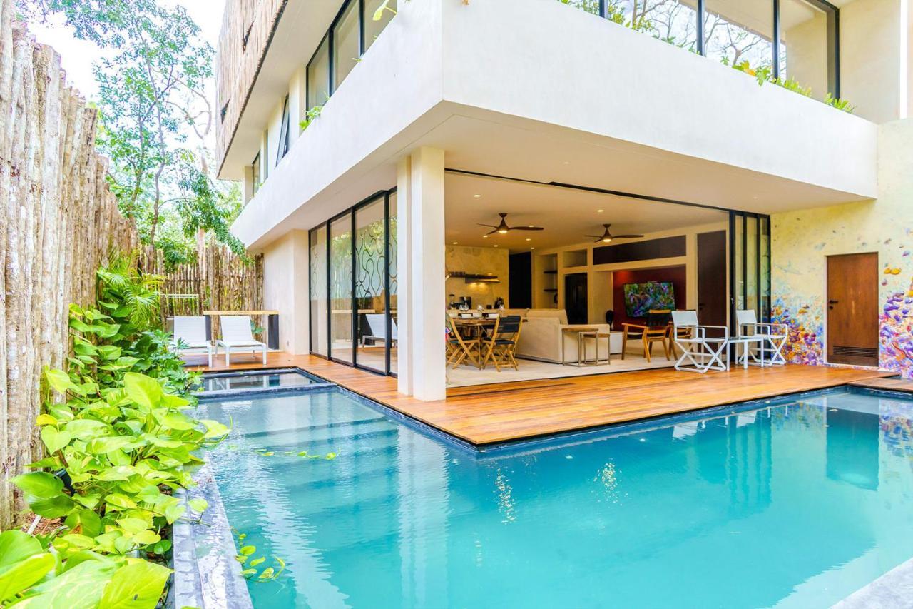 Apartment Gorgeous Flowy Space With Wrap-around Private Pool