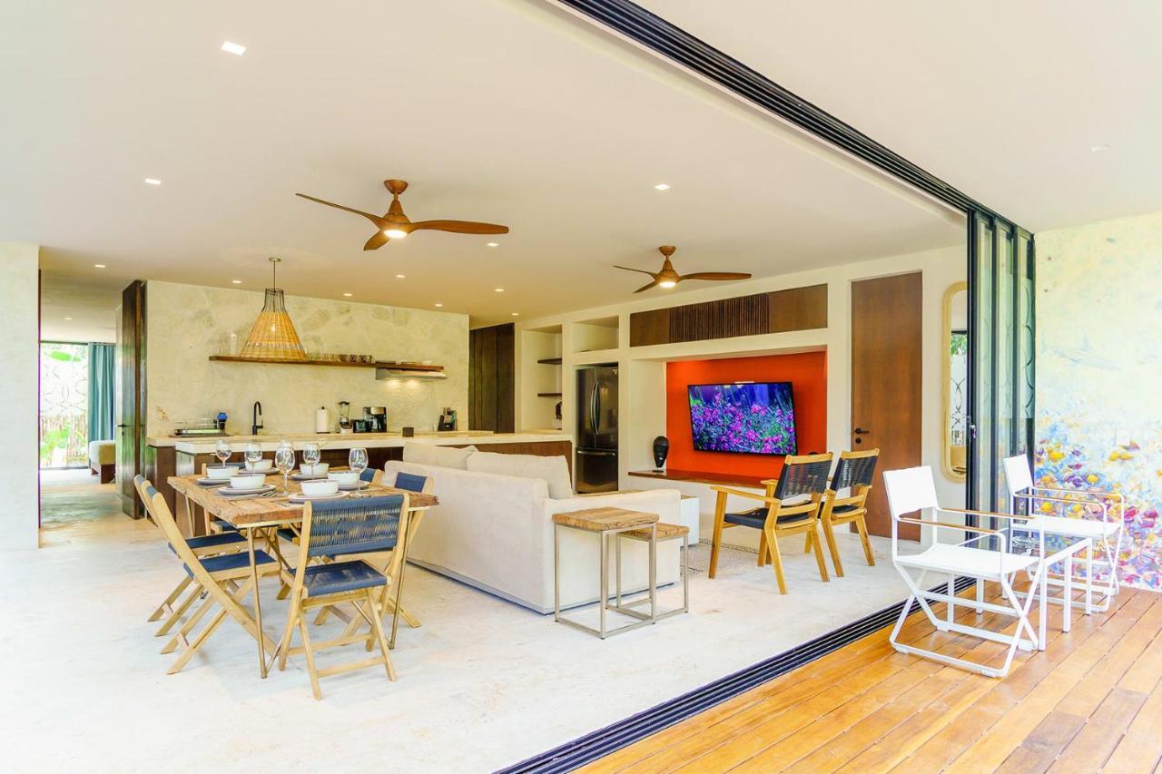 Apartment Gorgeous Flowy Space With Wrap-around Private Pool *