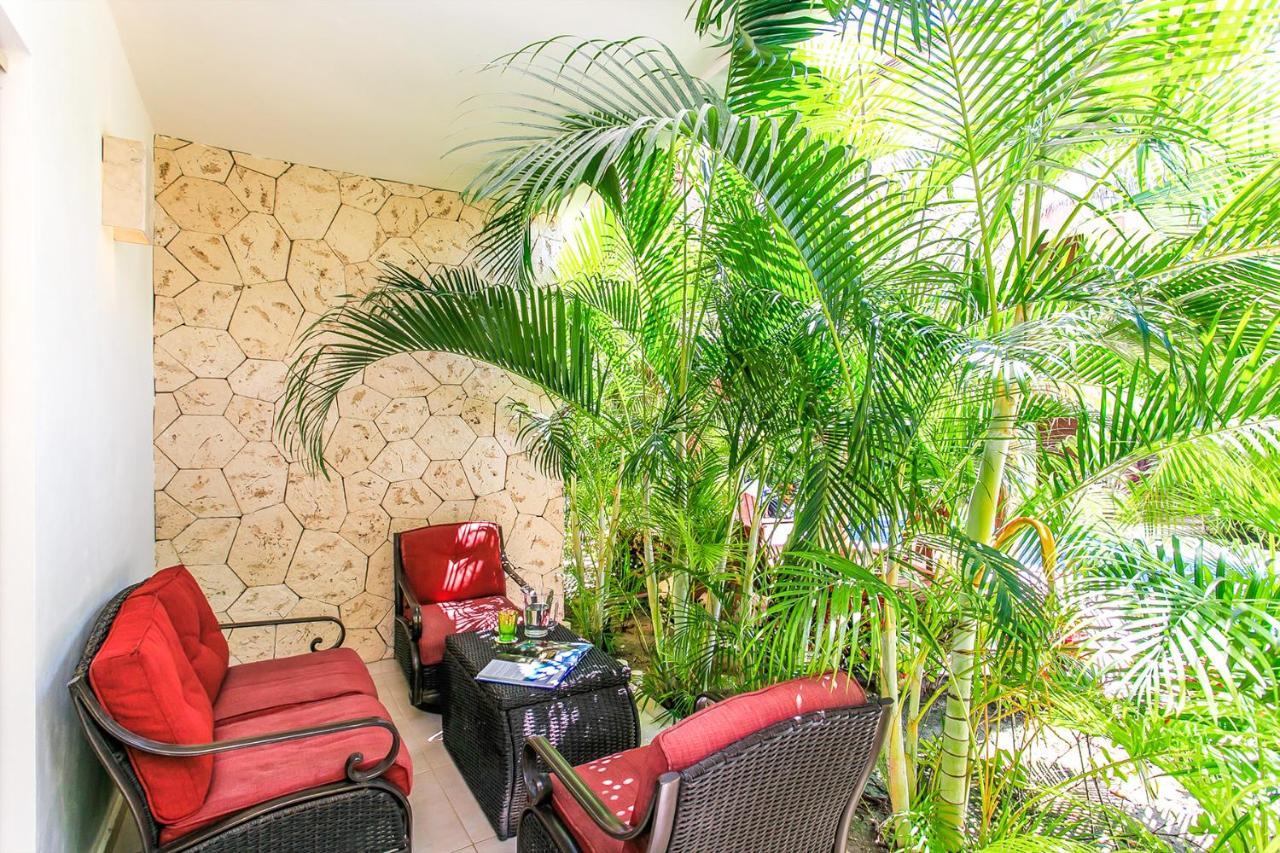 Apartment Complex With An Alluring Pool & Tropical Vibes By Stella Rentals!