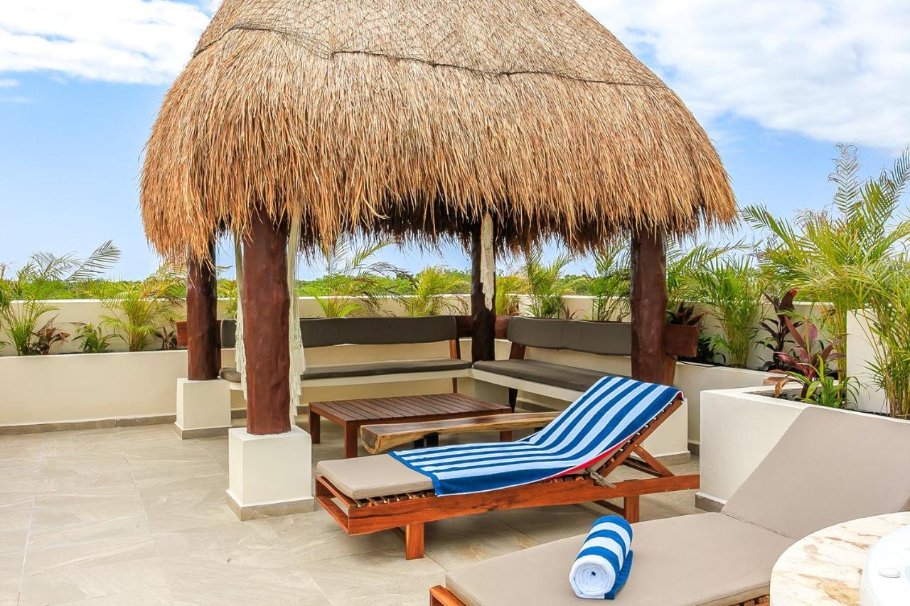 Complex With An Alluring Pool & Tropical Vibes By Stella Rentals! Apartment