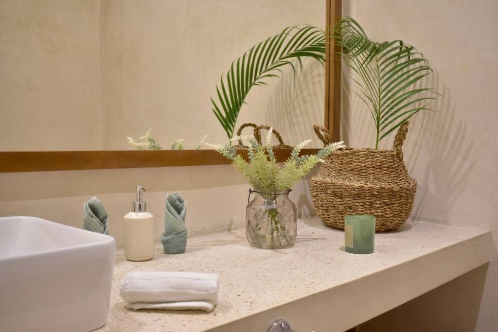 Chic-modern Apt W/pool, Garden, Parking & 3 Bikes Apartment *