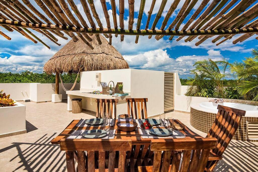 Premium Penthouse With Pool, Private Rooftop & Hot Tub Apartment