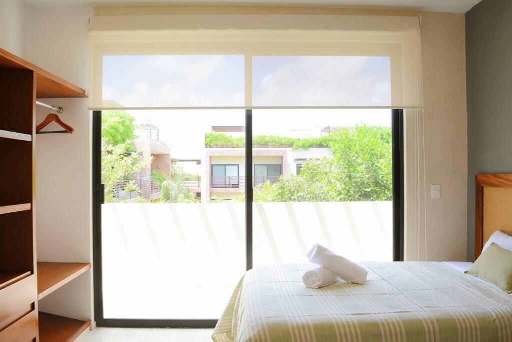 Apartment Exclusive, Spacious, Comfy 3 Bedroom Ph With Pool!