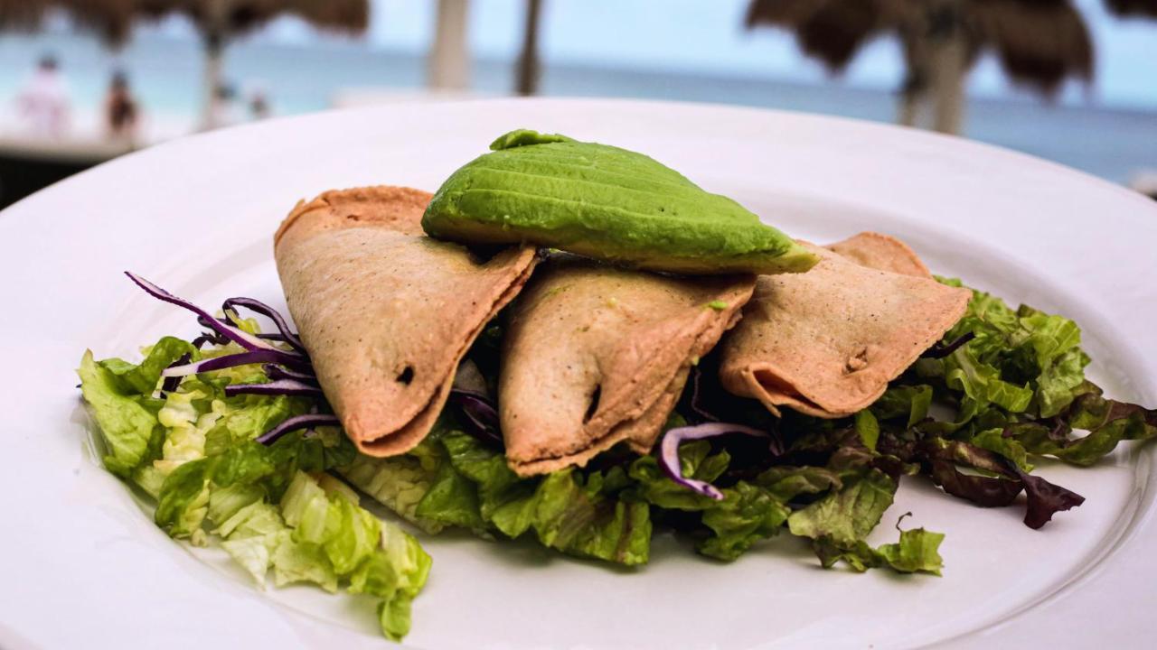 Estrellas - Located At The Party Zone Hotel