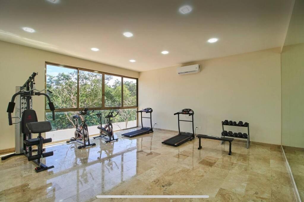 Sherlock - Swim Up & Gym & Club Access Apartment