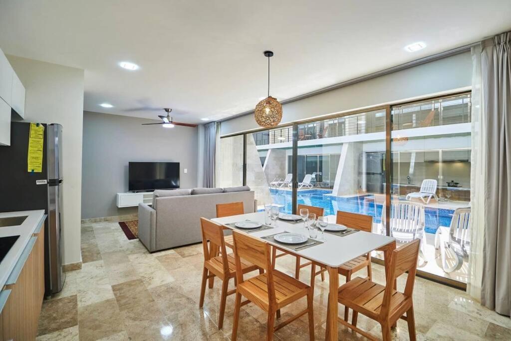 Sherlock - Swim Up & Gym & Club Access Apartment