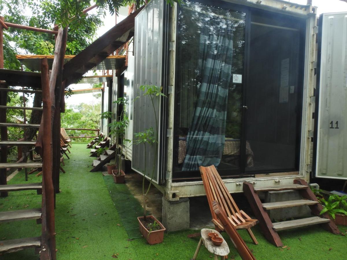 Primitive Selfcheck-in Adults Only 2*