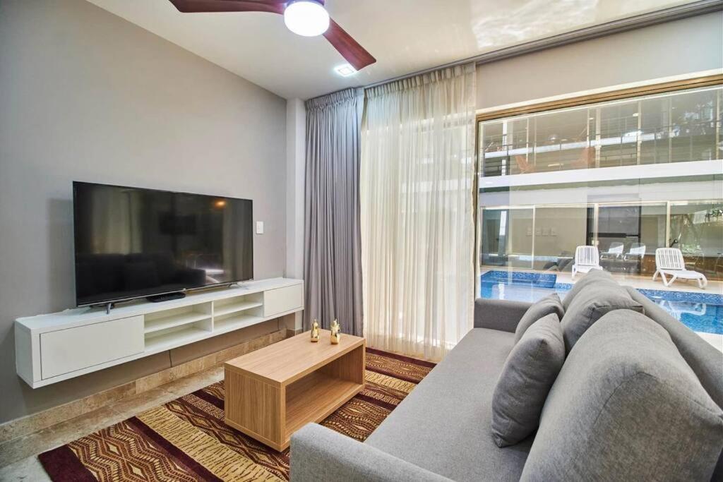 Sherlock - Swim Up & Gym & Club Access Apartment Tulum