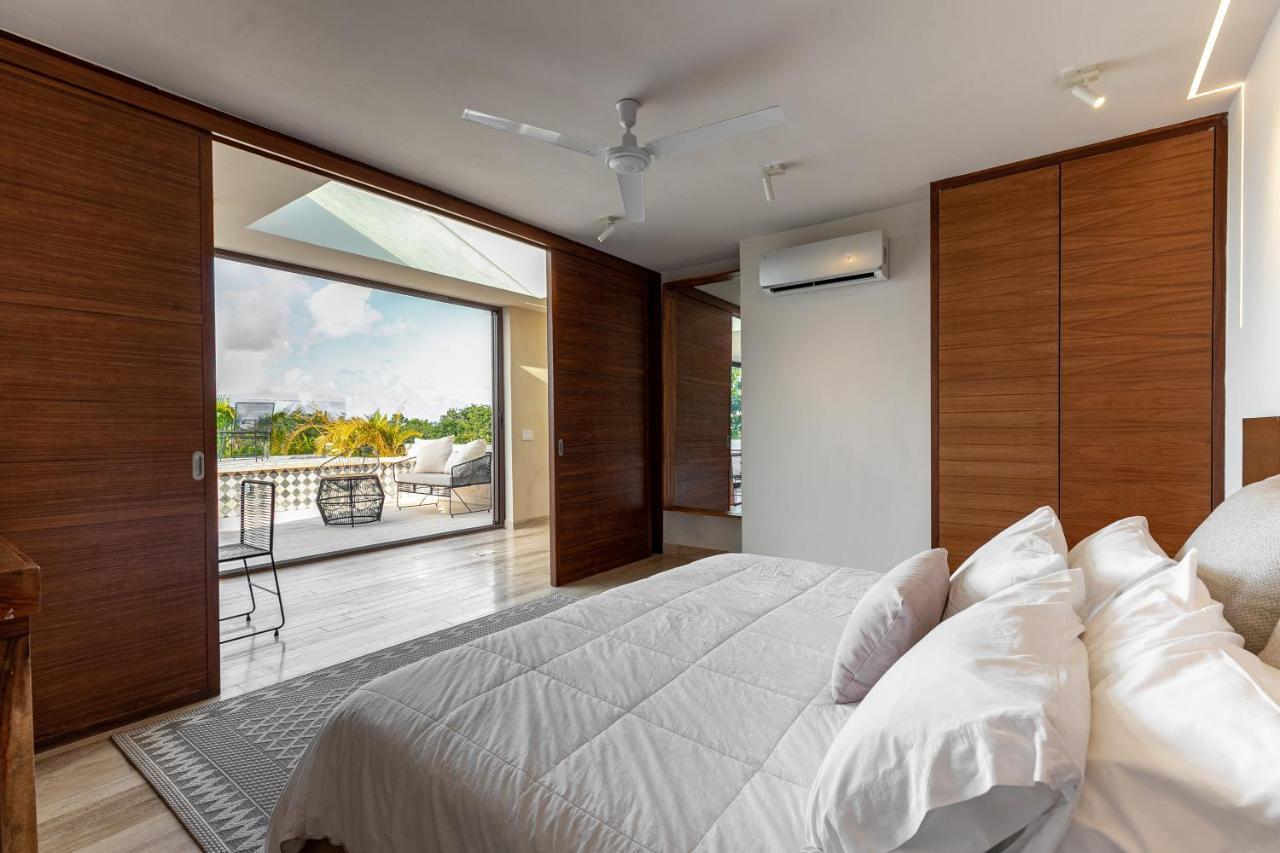 407 Stunning Penthouse For 2 Apartment