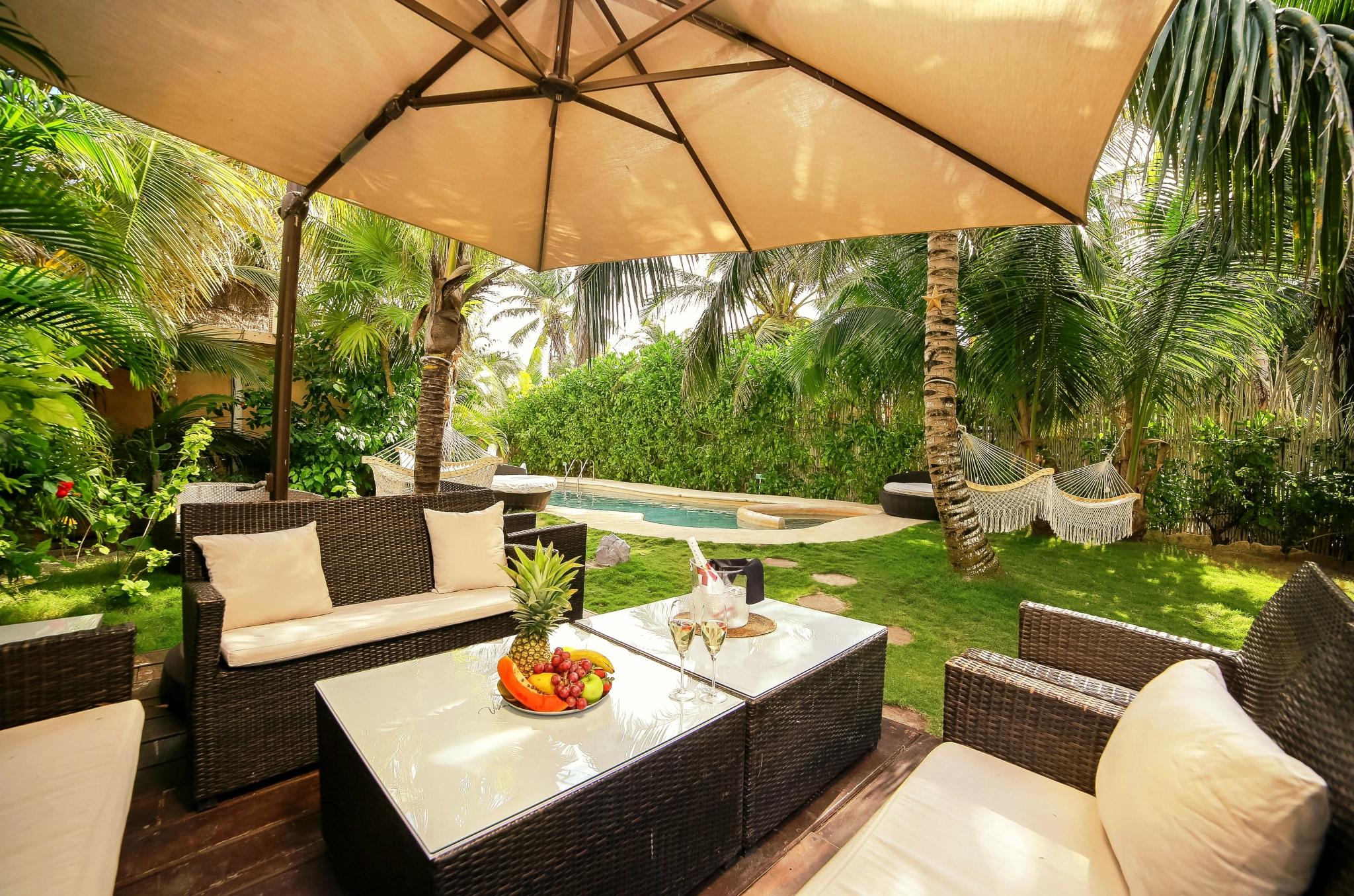 Estrellas - Located At The Party Zone