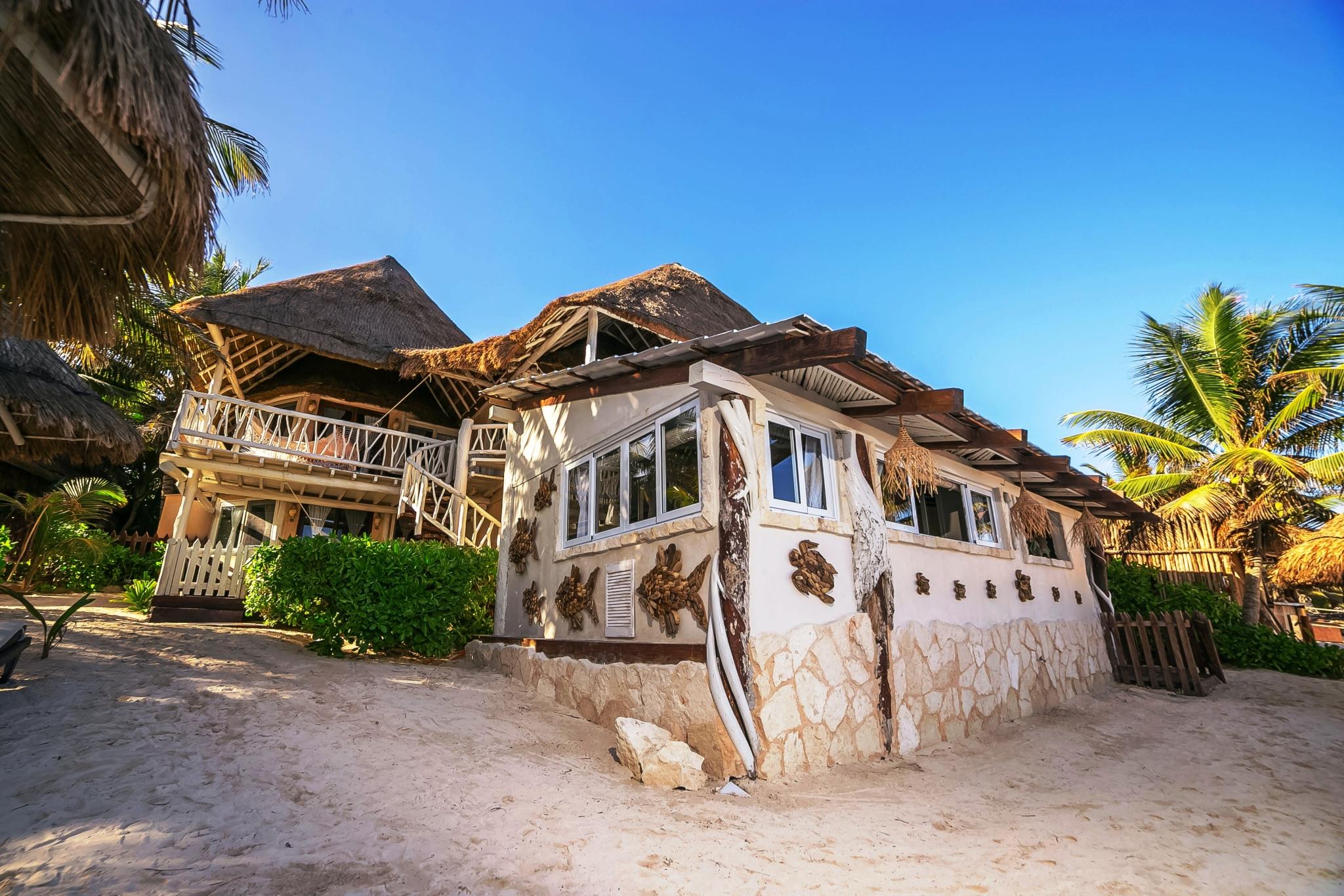 Hotel Estrellas - Located At The Party Zone