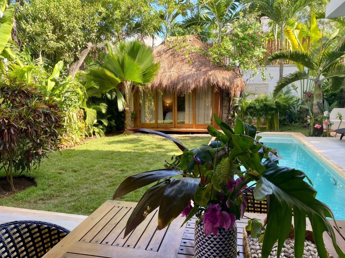 Luxury Private , Private Pool, Private Garden, Jacuzzi, 24hours Security Pousada