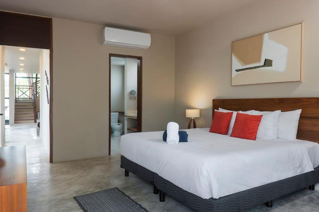 Premium 4br Villa, Private Pool, Jacuzzi, Gated Pousada *