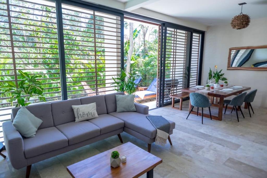 Exquisite Jungle W/private Pool! Apartment