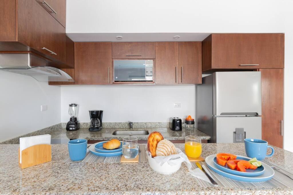 Zaazil, Jungle View & Great Pool 100mb Fiber Wifi! Apartment *