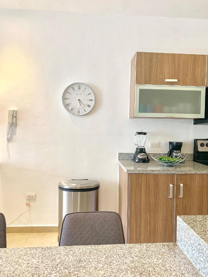 Sleeps 4-6-amazing 2 Bedroom Ph With Bbq Jacuzzi Apartment
