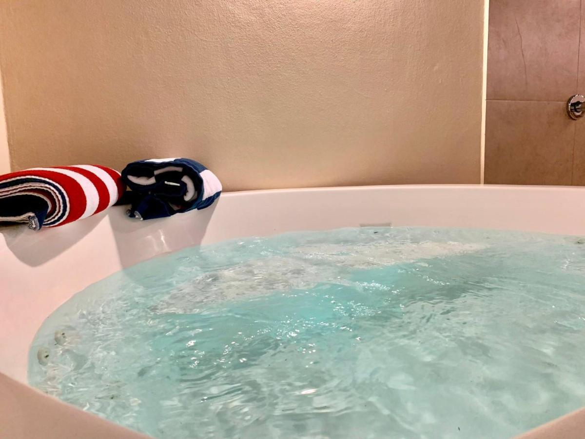 Apartment Sleeps 4-6-amazing 2 Bedroom Ph With Bbq Jacuzzi *