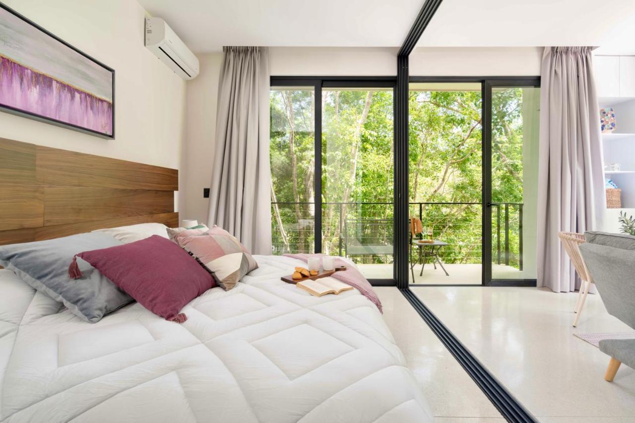 Stylish And Peaceful Jungle At 525 Apartment