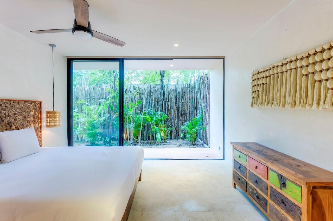 Apartment Gorgeous Flowy Space With Wrap-around Private Pool *