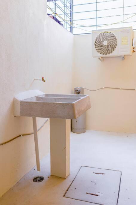 Cozy Oasis: 2-bedroom W/ Pool Apartamento