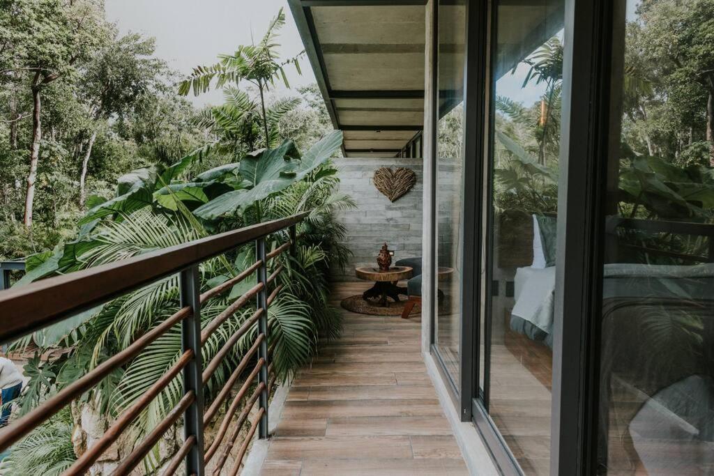 Cenote + Swim-up + Luxury