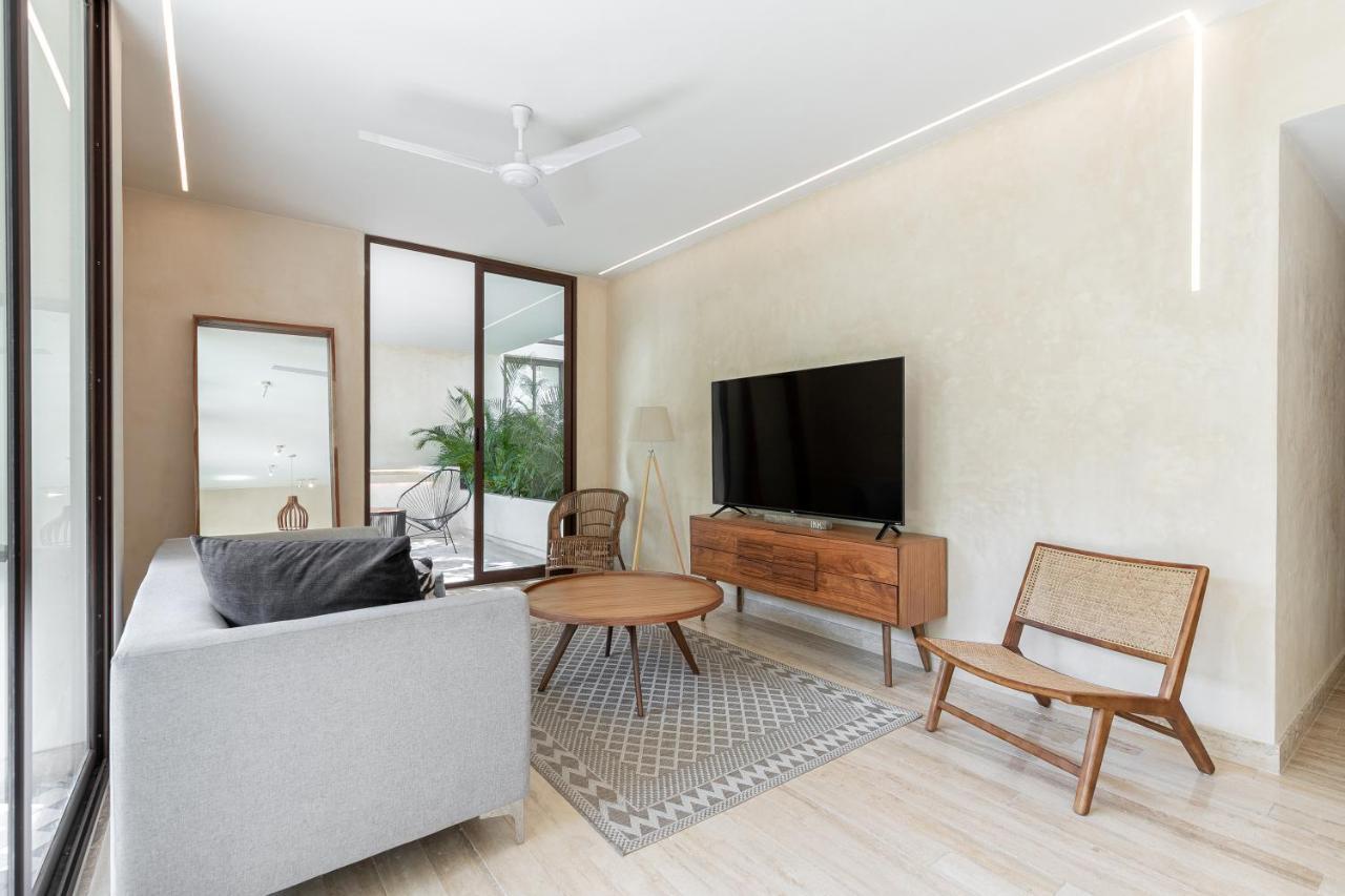 204 Hidden Gem In The Heart Of W/ Huge Private Terrace And Pool For 6 Pax Apartment