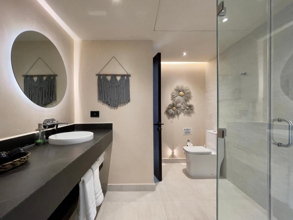 Jungle-chic Luxurious