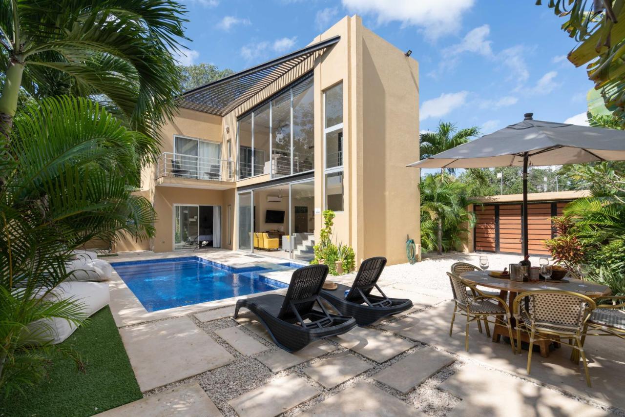 Private Modern Villa-pool Beds-ac-internet-parking-grill Holiday home