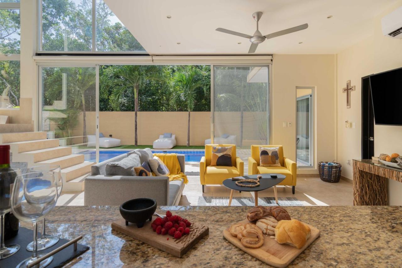 Holiday home Private Modern Villa-pool Beds-ac-internet-parking-grill *