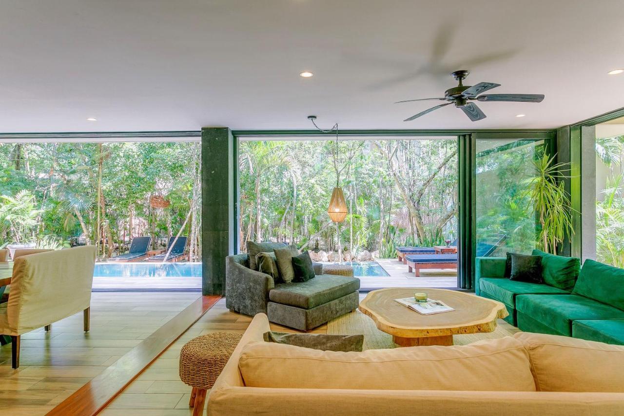 Private Plunge Pool, Art, Spa, Pool With Cabanas Apartment