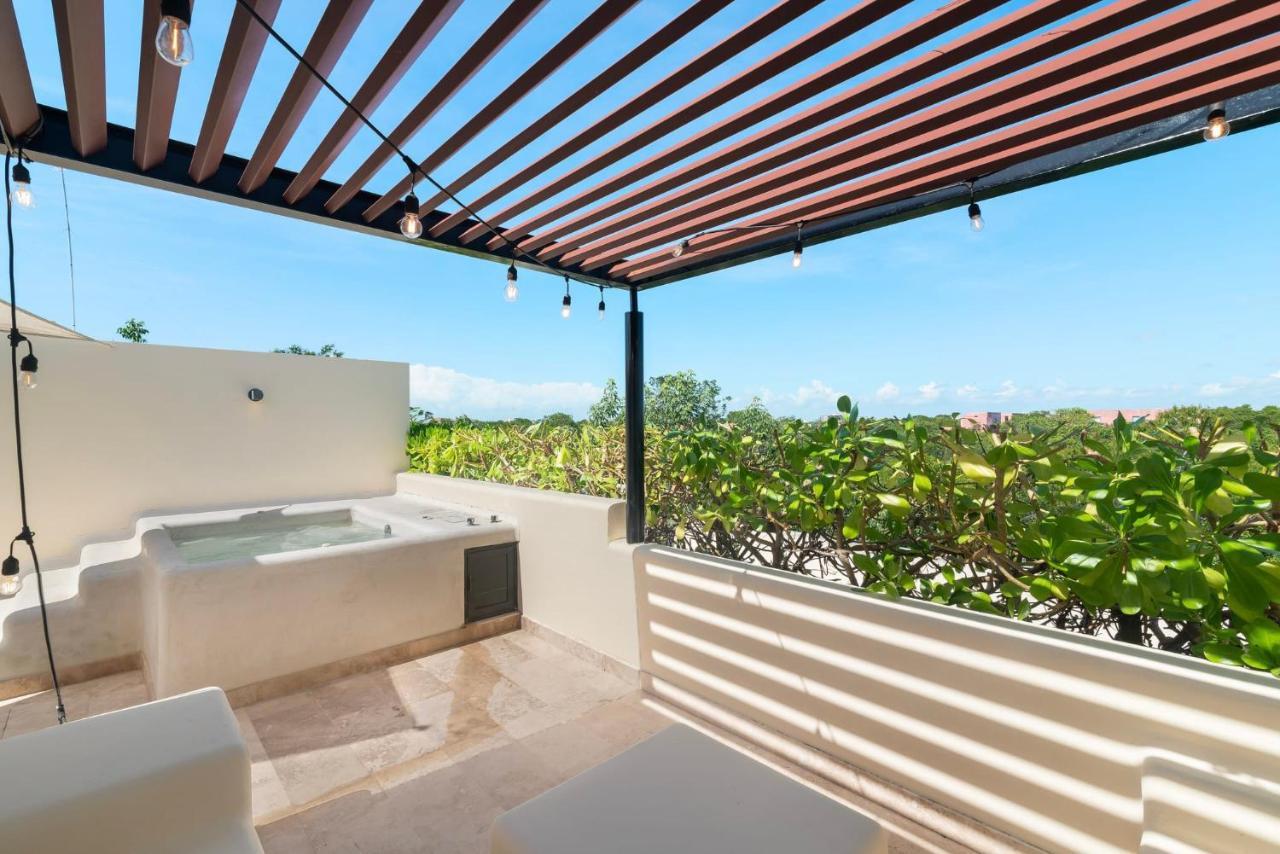 Hideaway With Penthouse Pool And Jungle Apartment