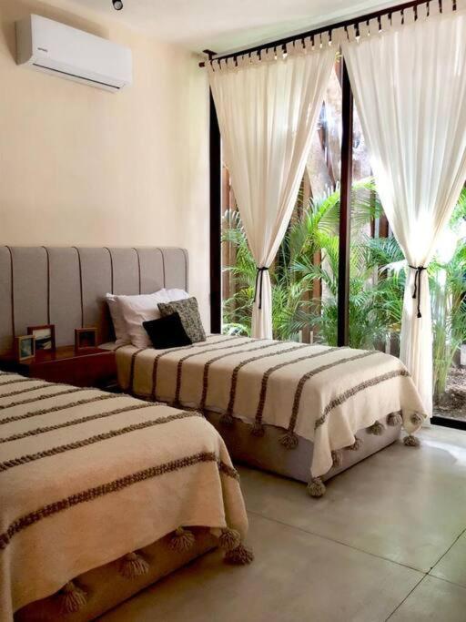 Luxury 2 Bdr 2 Bth 2 Bikes Jacuzzi Fiboptic Wifi. Apartment