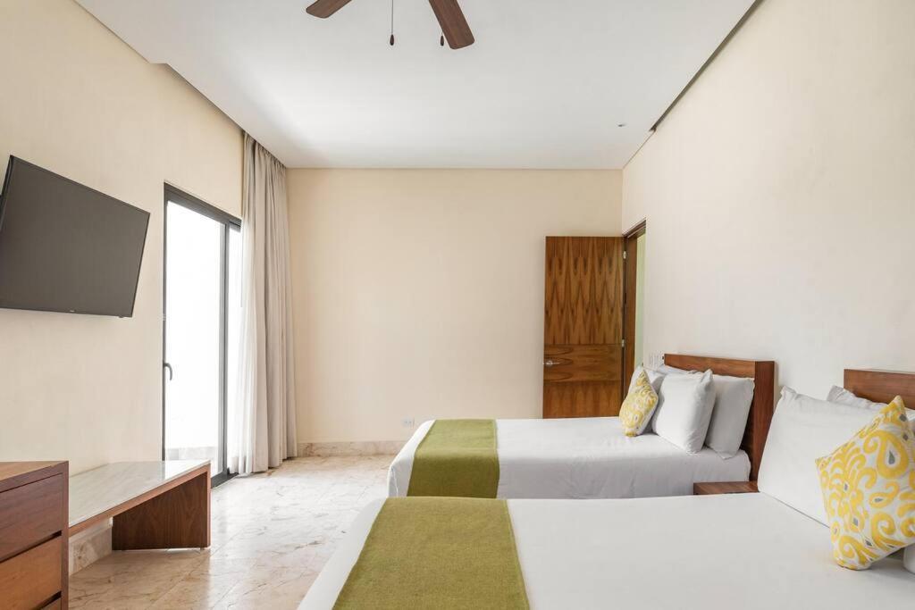 Amates With Jacuzzi & Pool With Great Concierge Service By Hum Living Villa