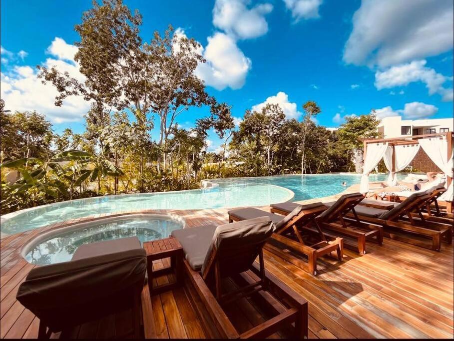 New Deluxe Ophelia Community Living *