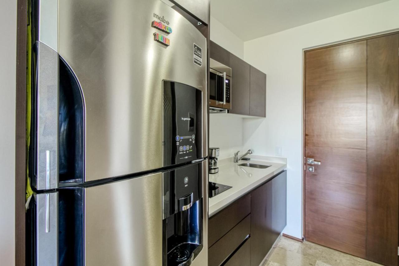 Menesse #327, Downtown Hotel *