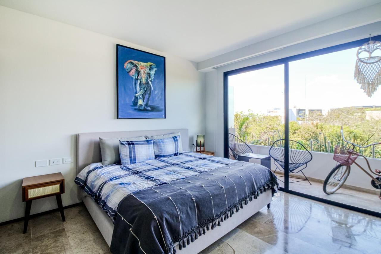 Hotel Menesse #327, Downtown