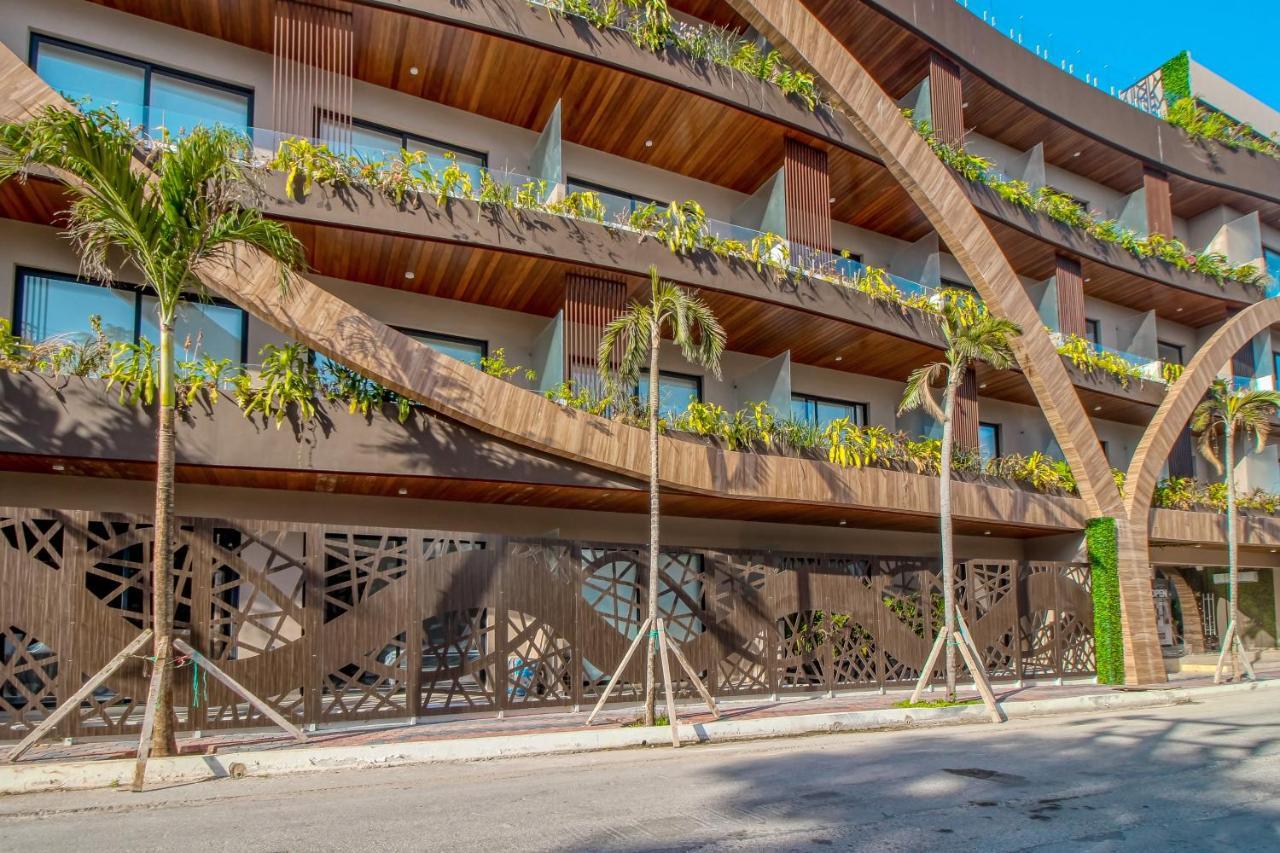 Menesse #327, Downtown