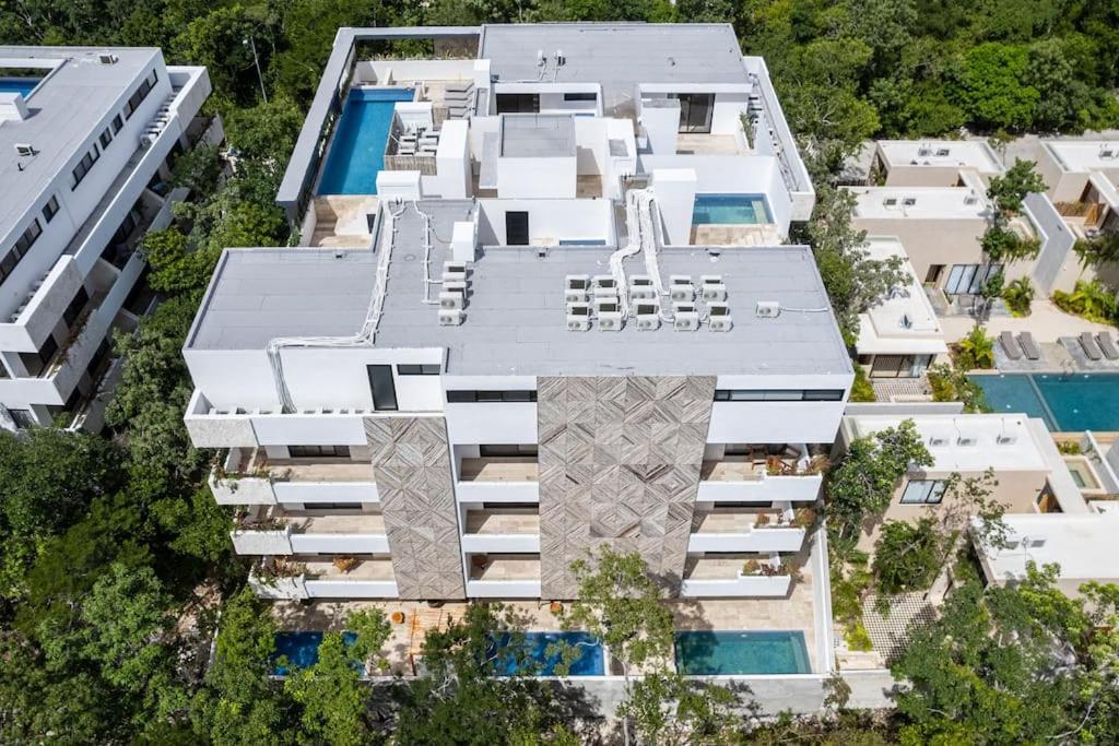 Private Hot Tub, Pool, Outdoor Cinema, 750 Mb Apartment