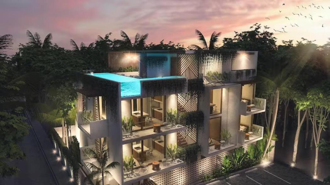 Apartment Spacious Ph. Amazing Roof-top Pool.near Beach/town