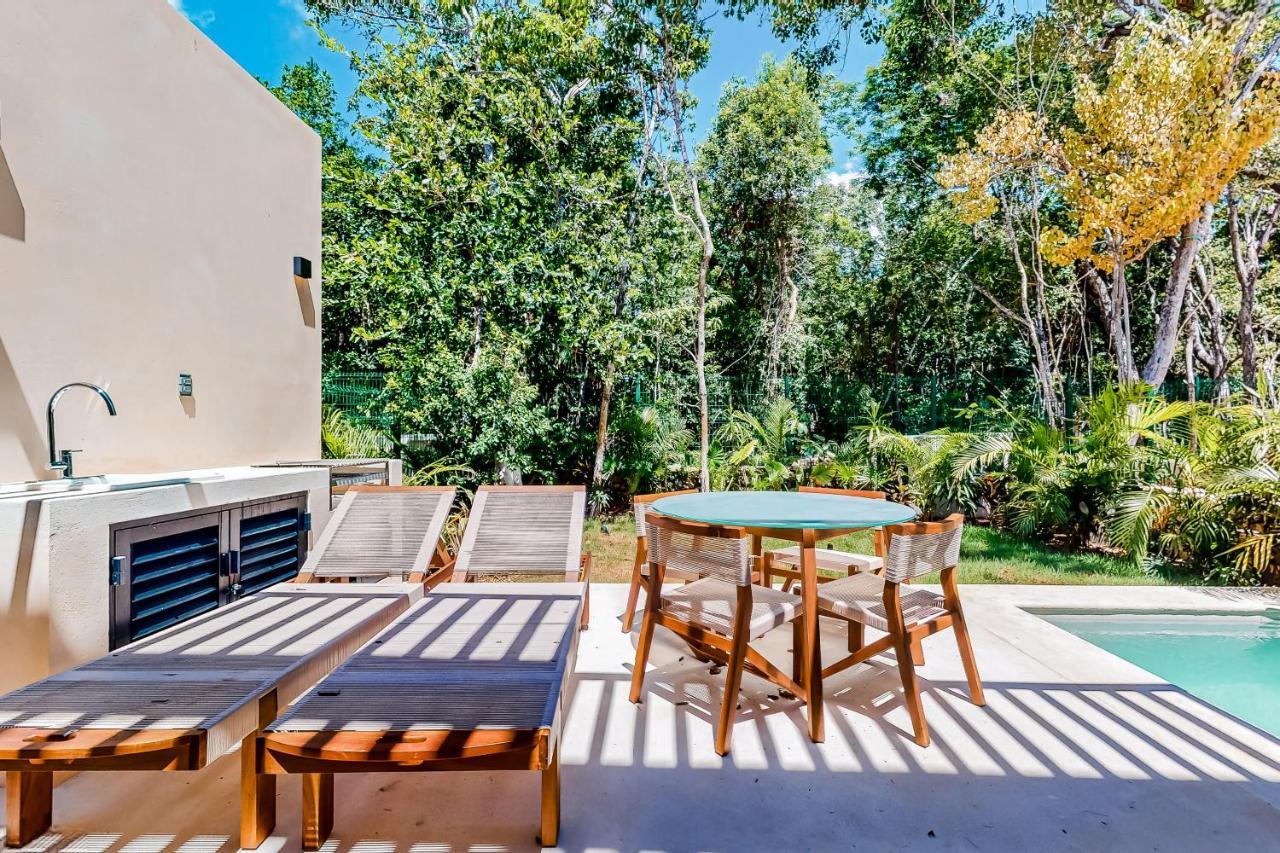 Paradise Awaits @ Tao Edena 32 *