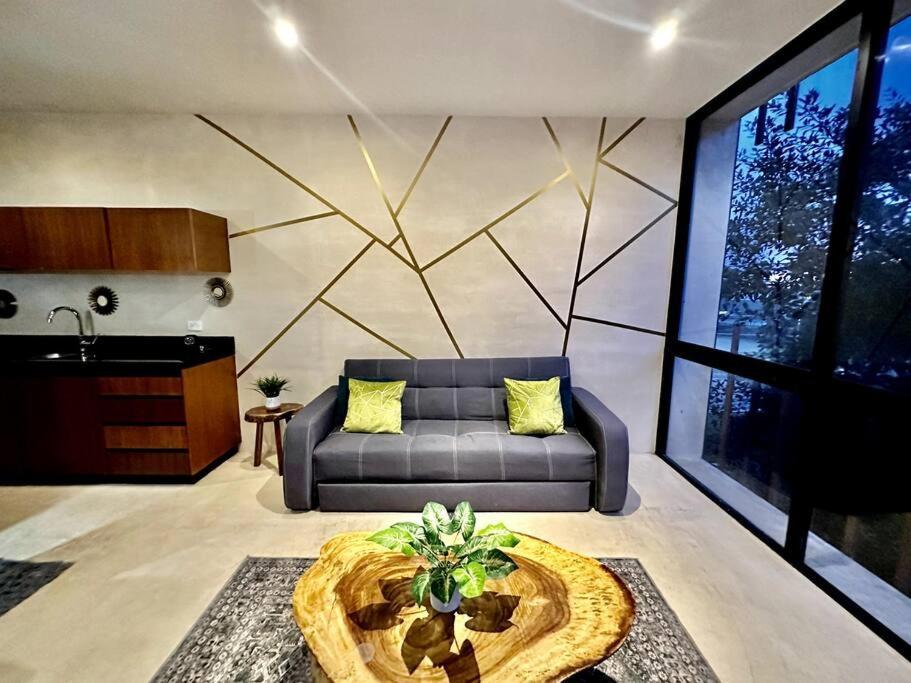 *tulum 2br W/ Pool, Gym, Security, Walk To Town *