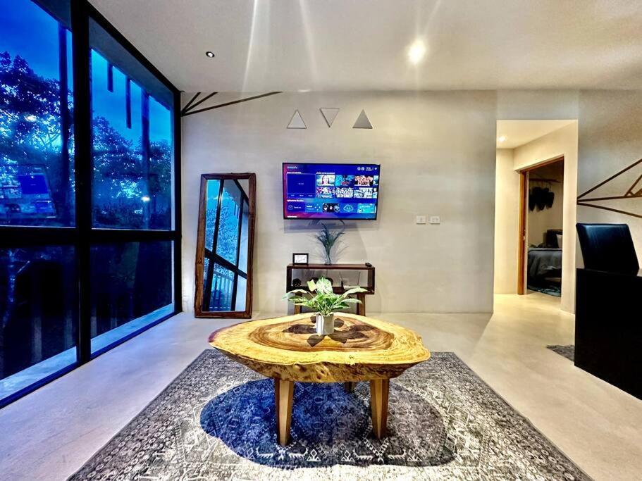 *tulum 2br W/ Pool, Gym, Security, Walk To Town