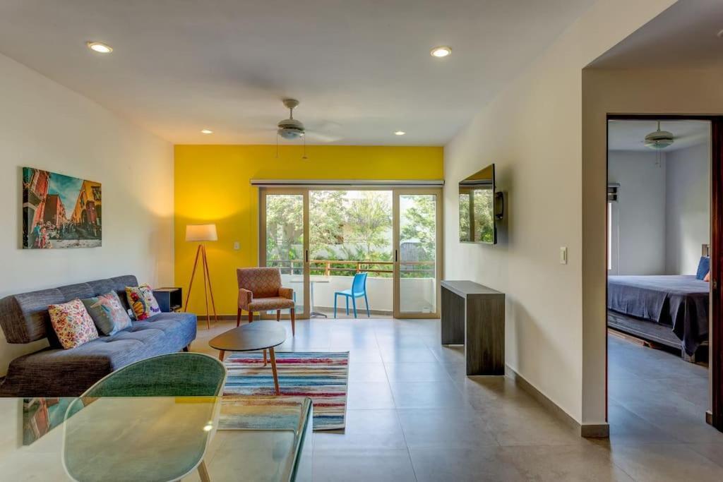 Complex With An Alluring Pool & Tropical Vibes By Stella Rentals! Apartment
