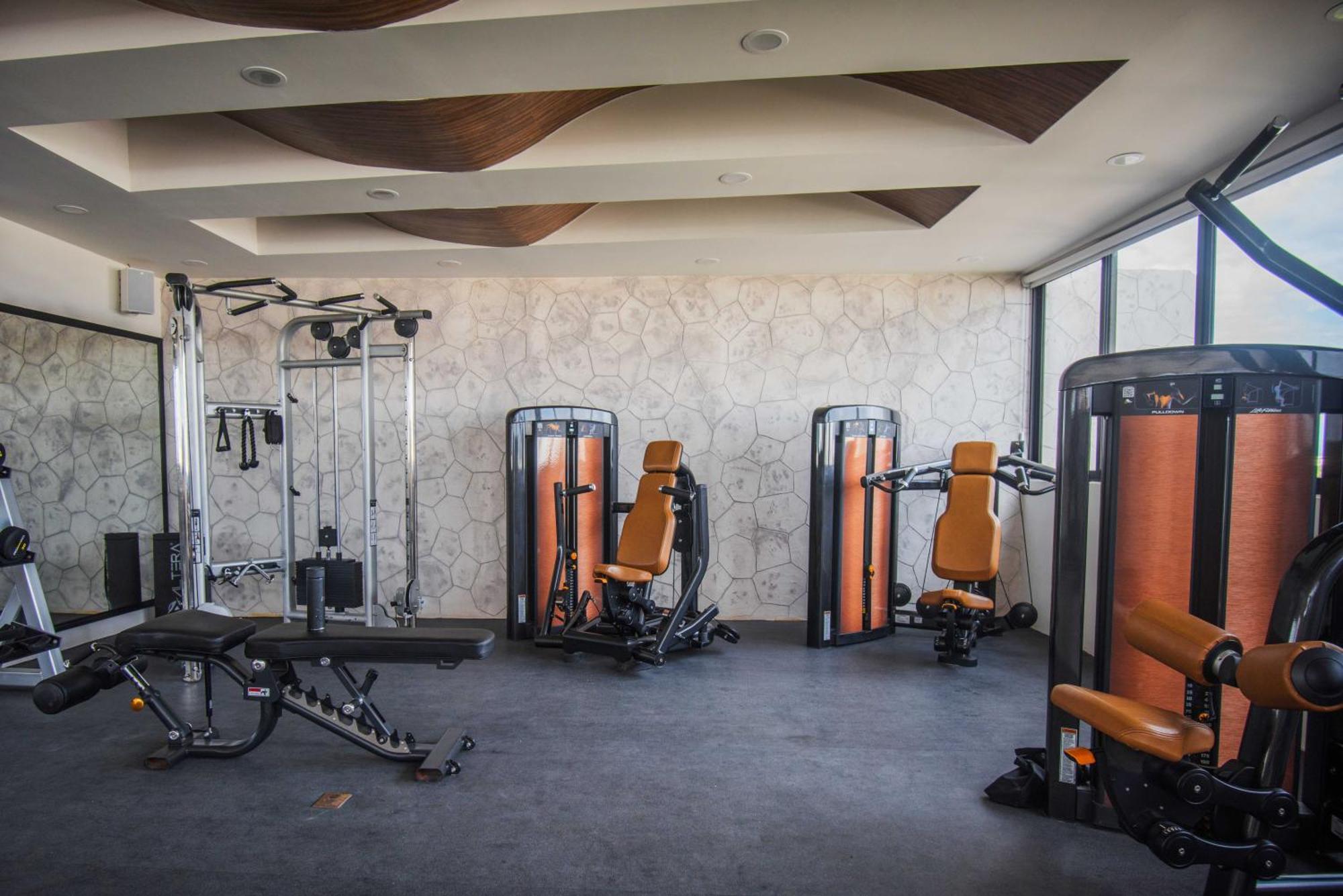 Apartment Downtown Penthouse With Private Pool, Rooftop Pool And Gym, Short Distance From Beaches, Restaurants & Nightlife