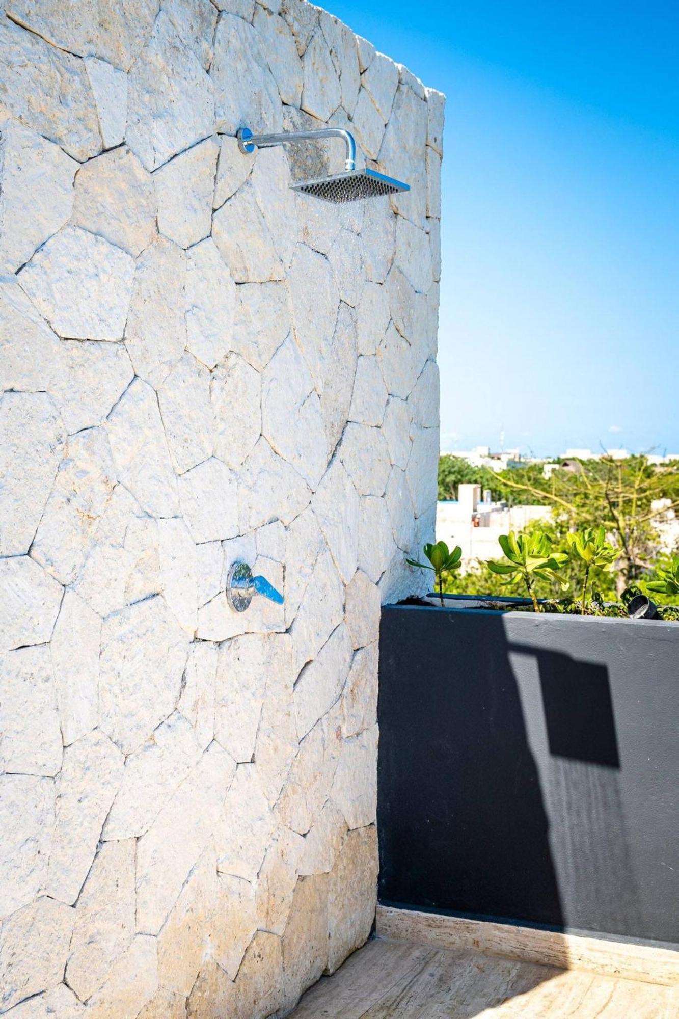 Great Location Amazing Rooftop Pool *